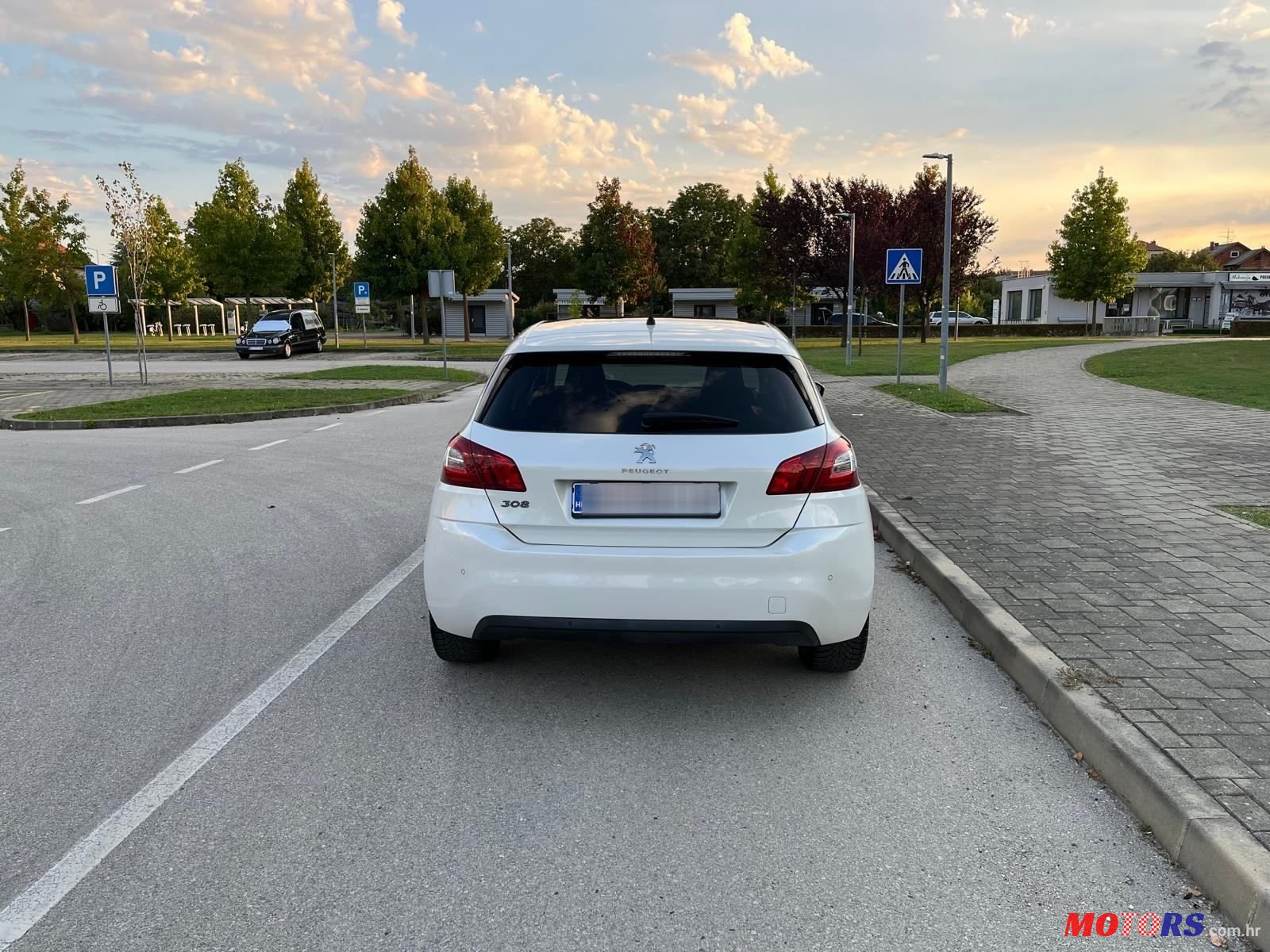 2015' Peugeot 308 1,2 photo #3