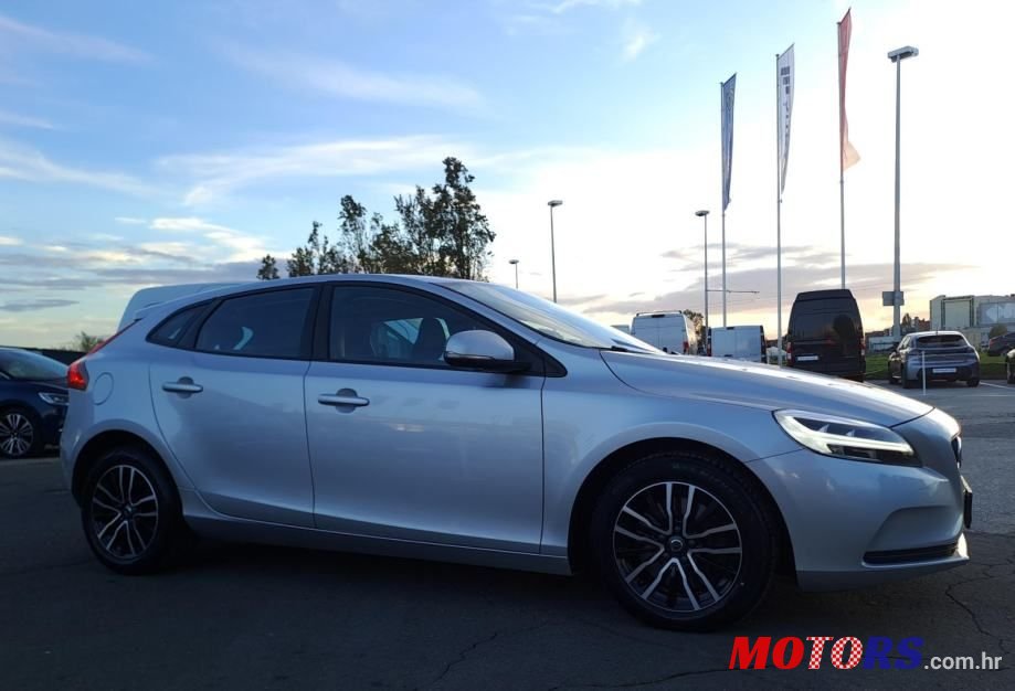 2019' Volvo V40 D2 photo #5