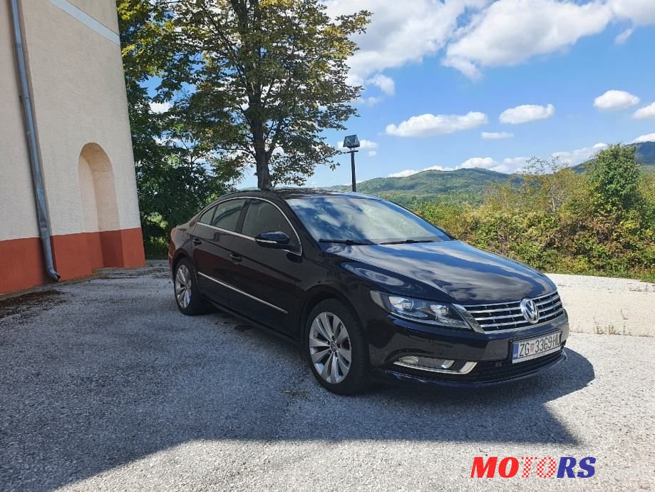 2013' Volkswagen Passat photo #1
