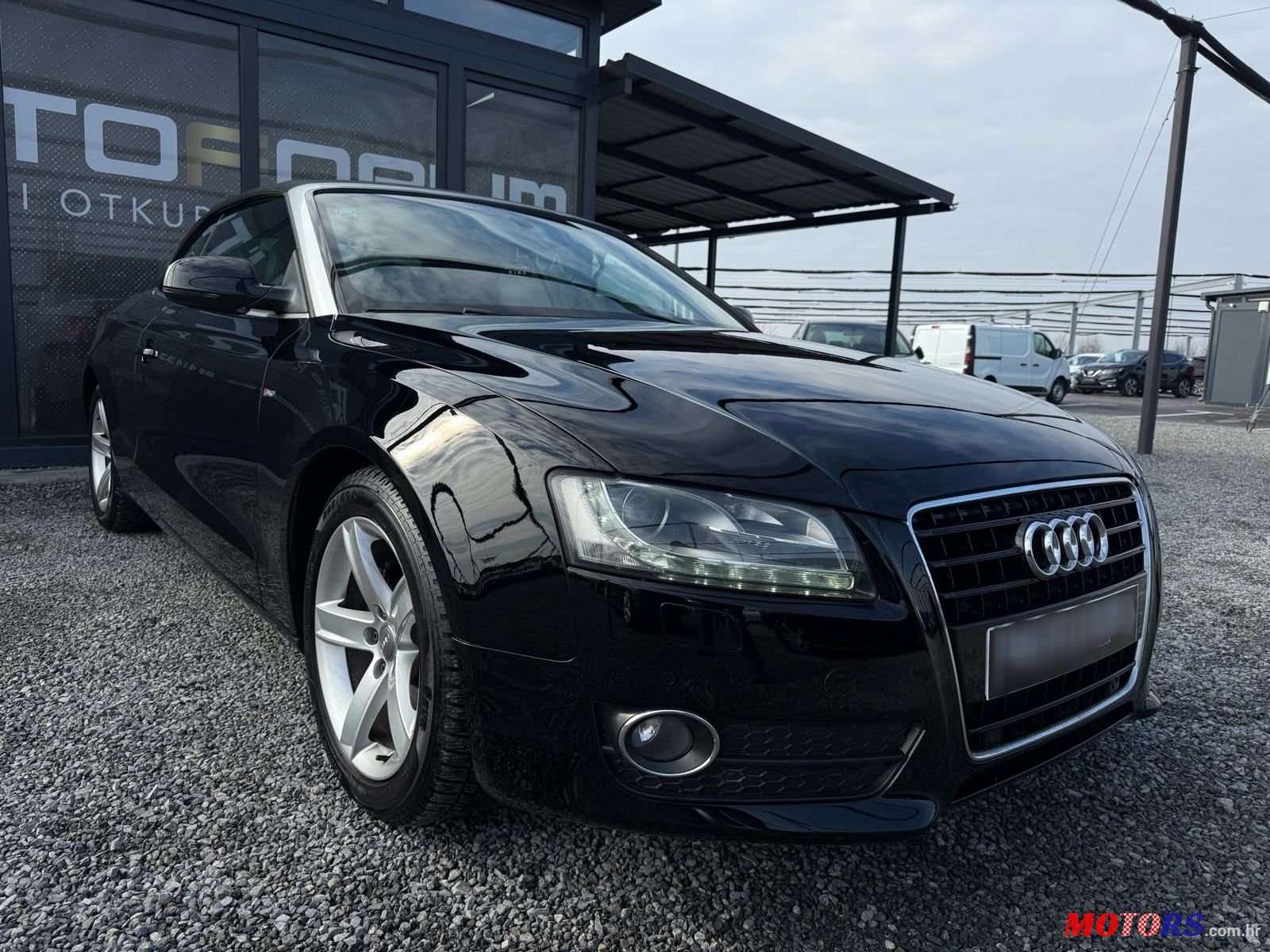 2011' Audi A5 Cabrio photo #1