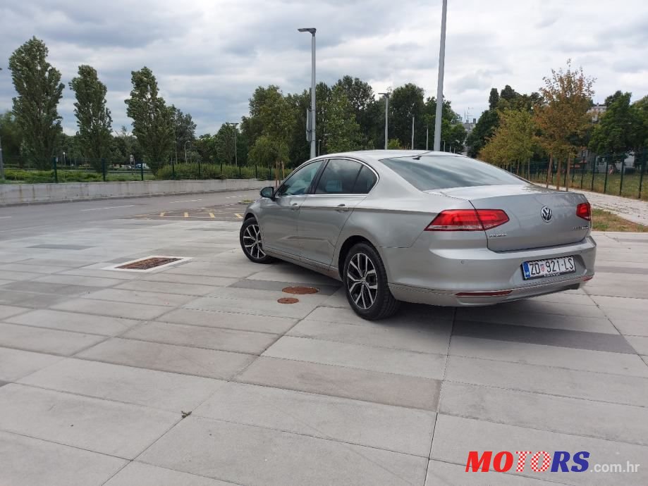 2015' Volkswagen Passat photo #6