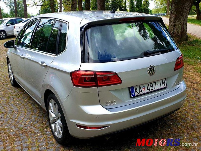 2015' Volkswagen Golf Sportsvan photo #1