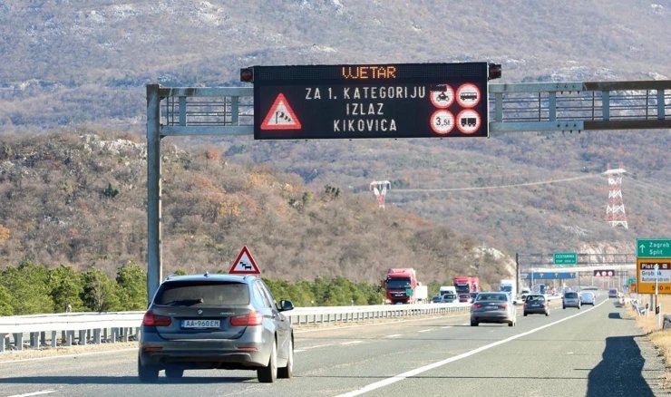 HAK: A6 zbog vjetra između Kikovice i Delnica otvorena samo za osobna vozila