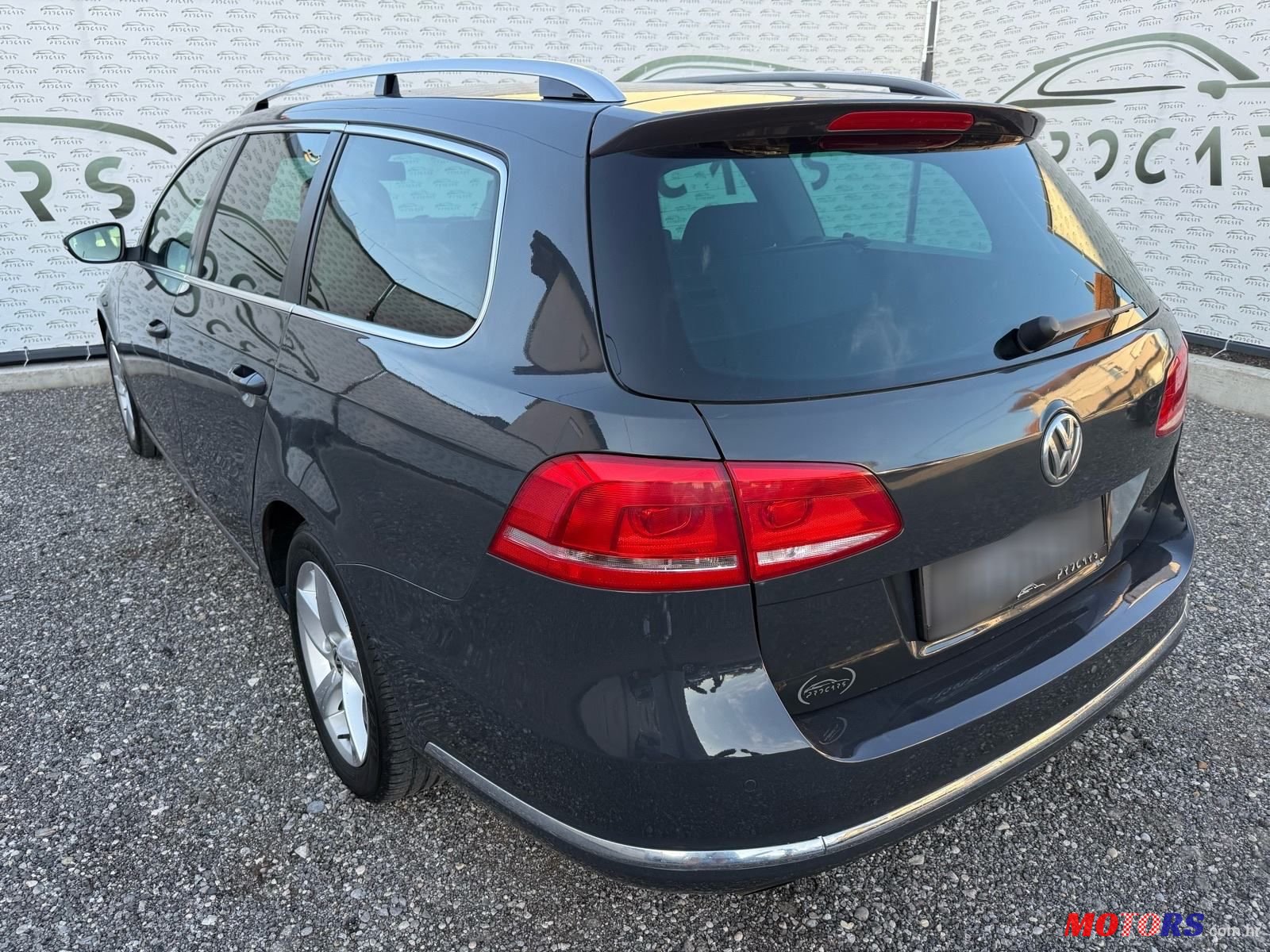 2011' Volkswagen Passat Variant photo #5