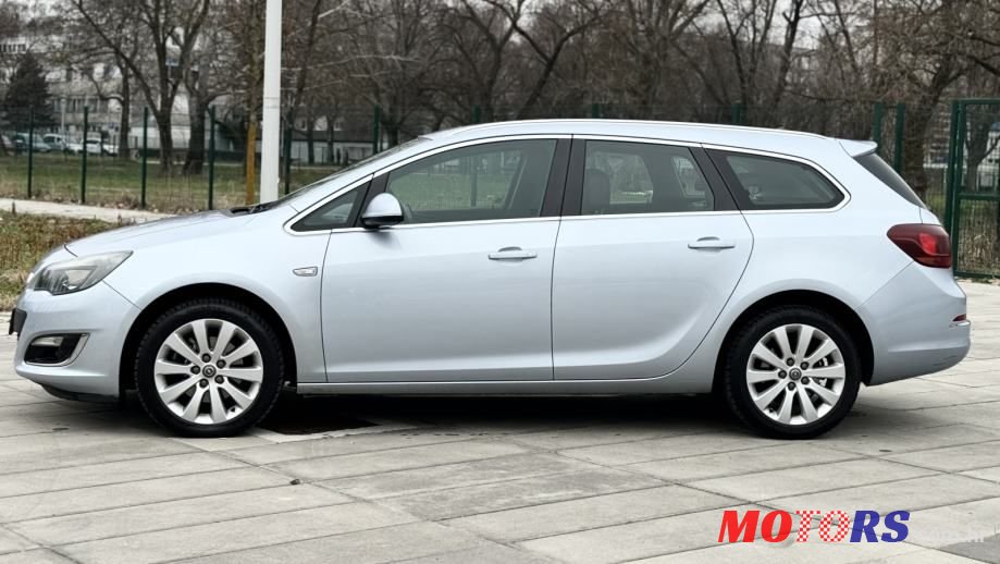 2015' Opel Astra Karavan photo #2
