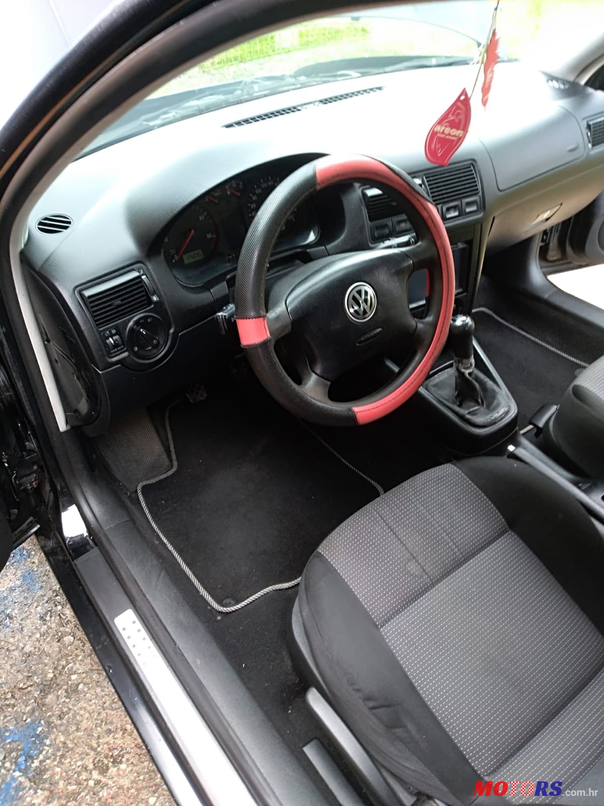 2002' Volkswagen Golf IV photo #2