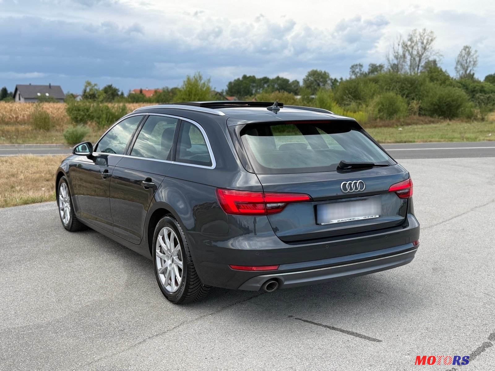 2017' Audi A4 Avant photo #6