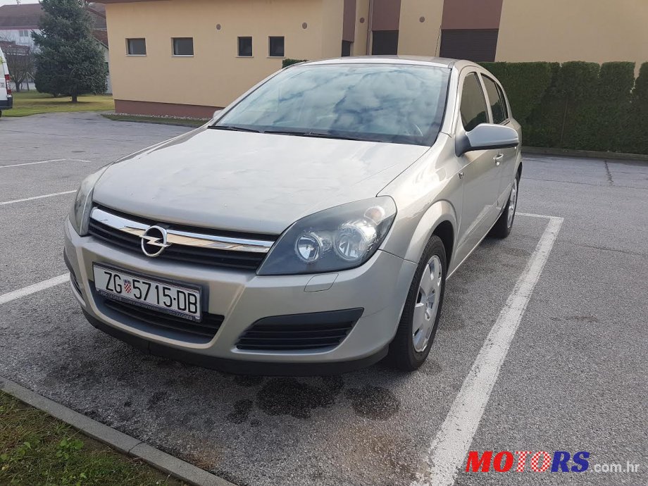 2006' Opel Astra photo #1