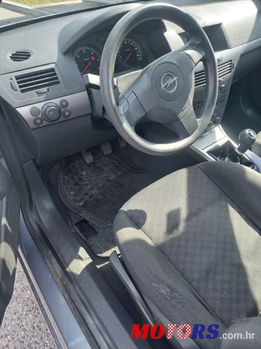 2005' Opel Astra photo #6