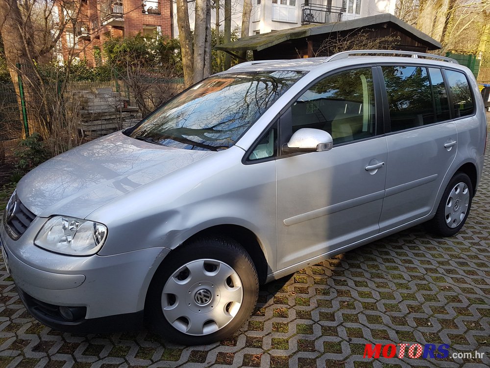 2006' Volkswagen Touran 2.0 TDI German license photo #5