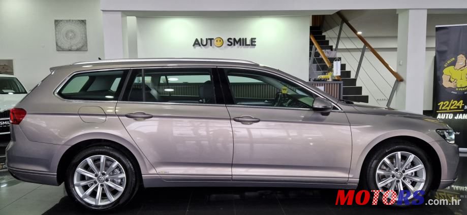 2020' Volkswagen Passat Variant photo #3