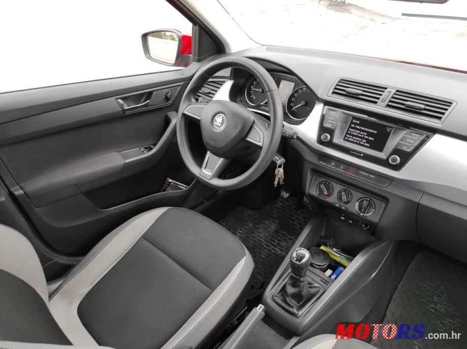2016' Skoda Fabia Combi photo #3