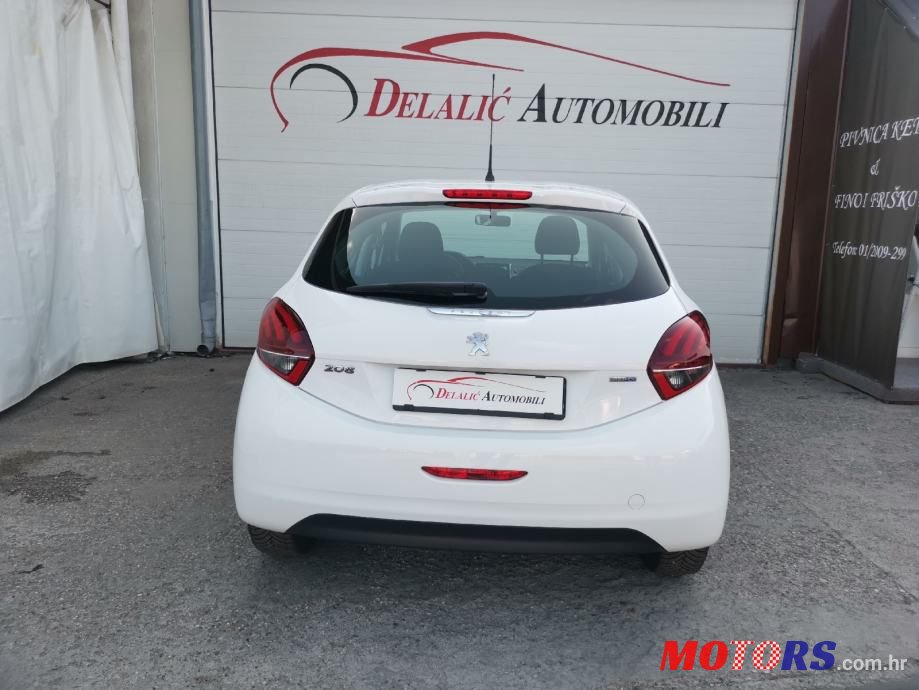 2016' Peugeot 208 photo #6