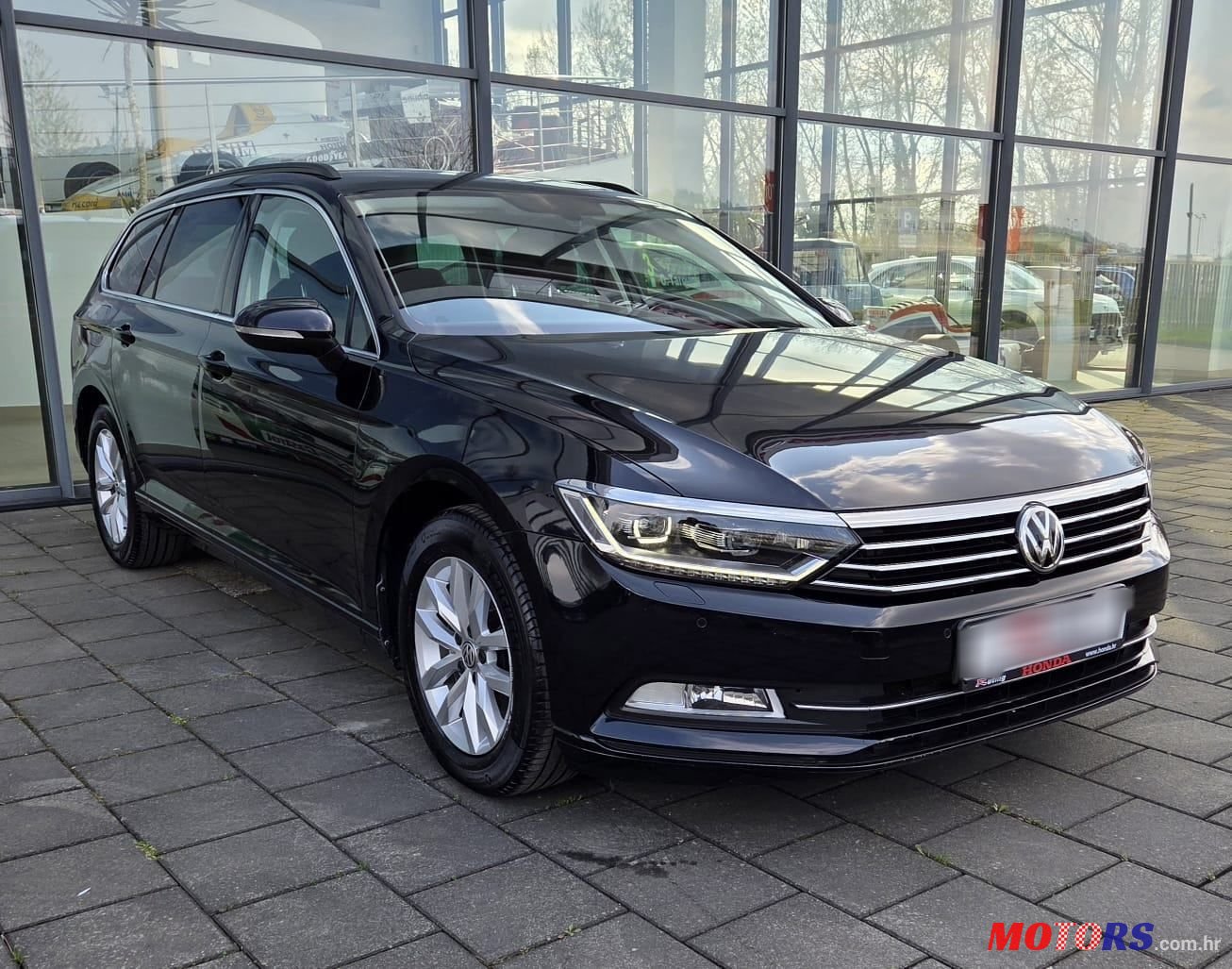 2019' Volkswagen Passat Variant photo #3