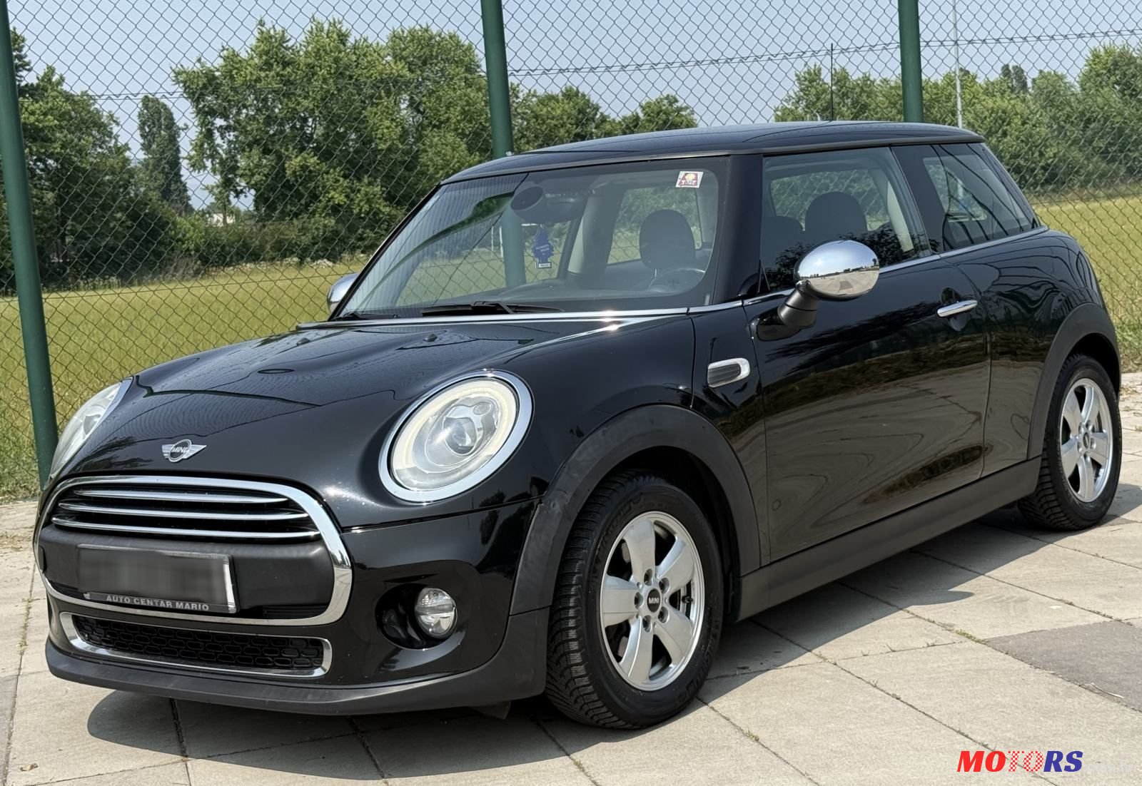 2015' MINI Cooper One photo #1