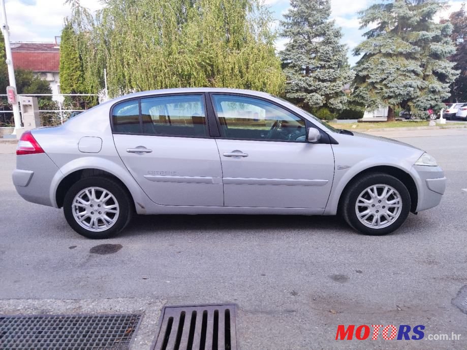 2010' Renault Megane photo #6