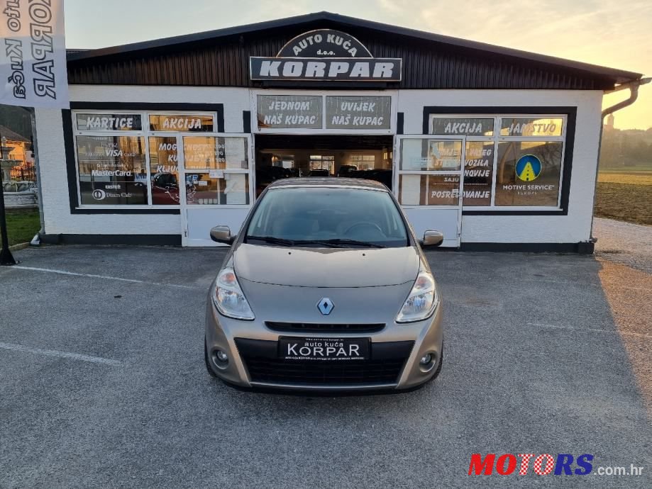 2011' Renault Clio photo #2