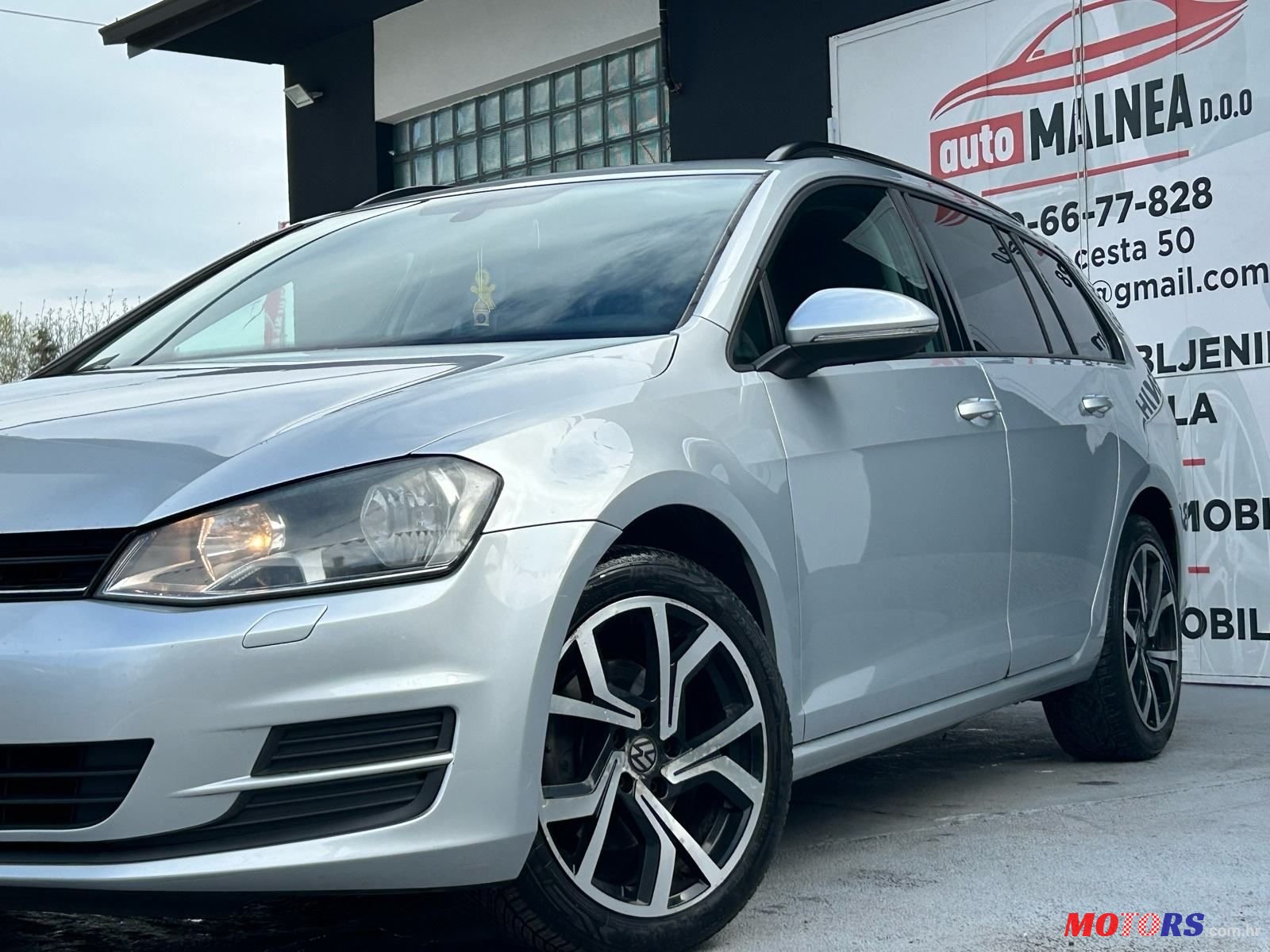 2014' Volkswagen Golf VII Variant photo #3
