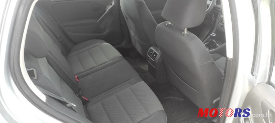 2010' Volkswagen Golf VI 1,6 Tdi photo #6