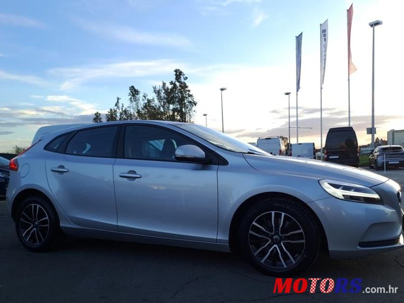 2019' Volvo V40 D2 photo #5