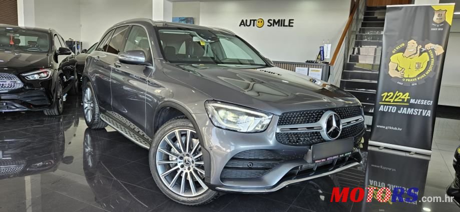 2019' Mercedes-Benz GLC 300 4Matic photo #3