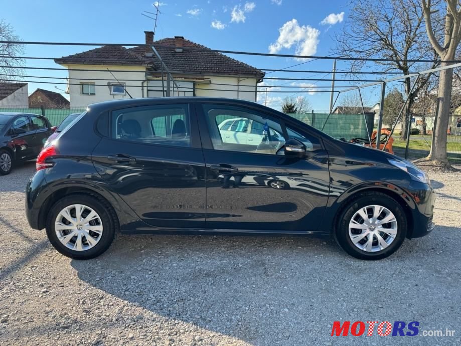 2018' Peugeot 208 1,2 Puretech photo #6