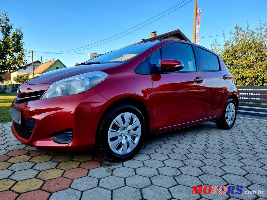 2012' Toyota Yaris photo #2