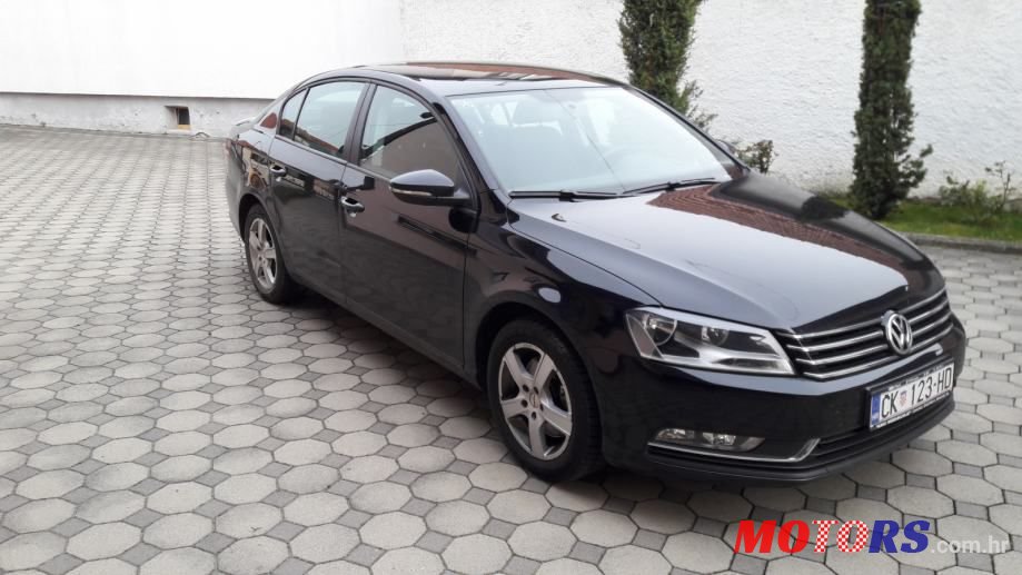 2011' Volkswagen Passat photo #2