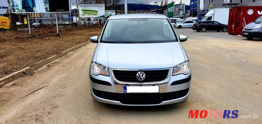 2009' Volkswagen Touran 1,9 Tdi photo #6