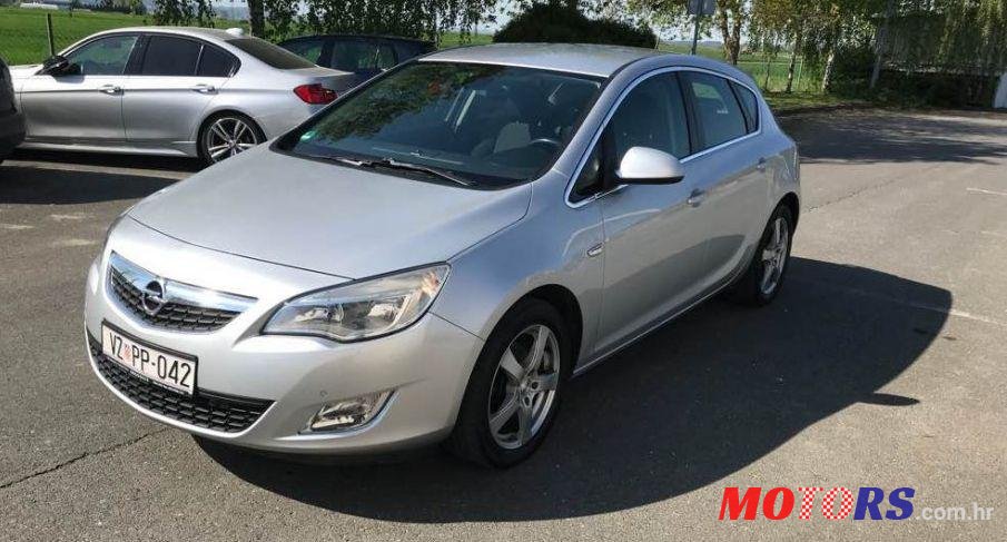 2010' Opel Astra 2,0 Cdti photo #1