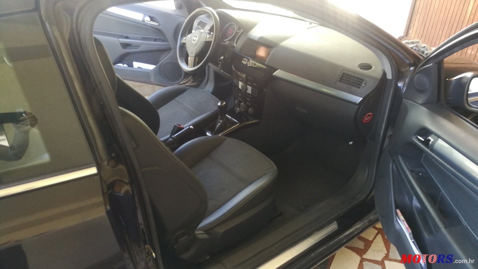 2007' Opel Astra GTC photo #3