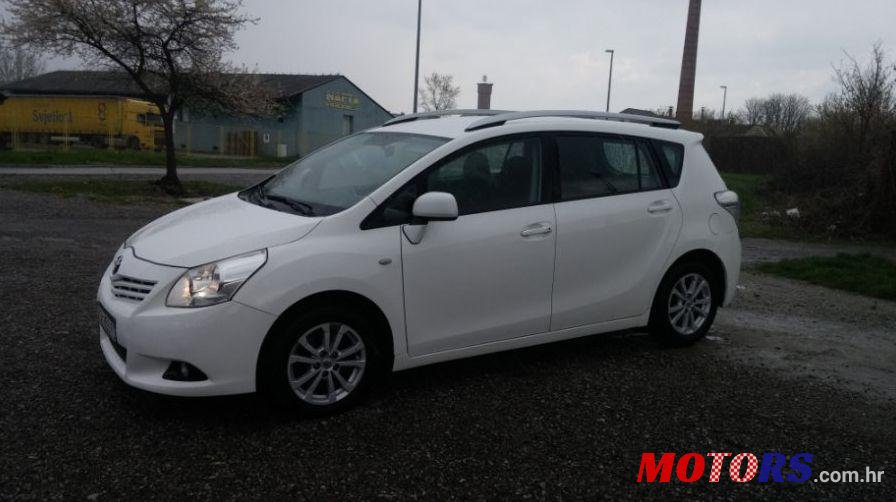 2012' Toyota Verso 2.0 D-4D photo #2