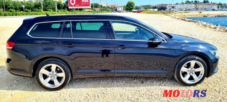 2017' Volkswagen Passat Variant photo #4