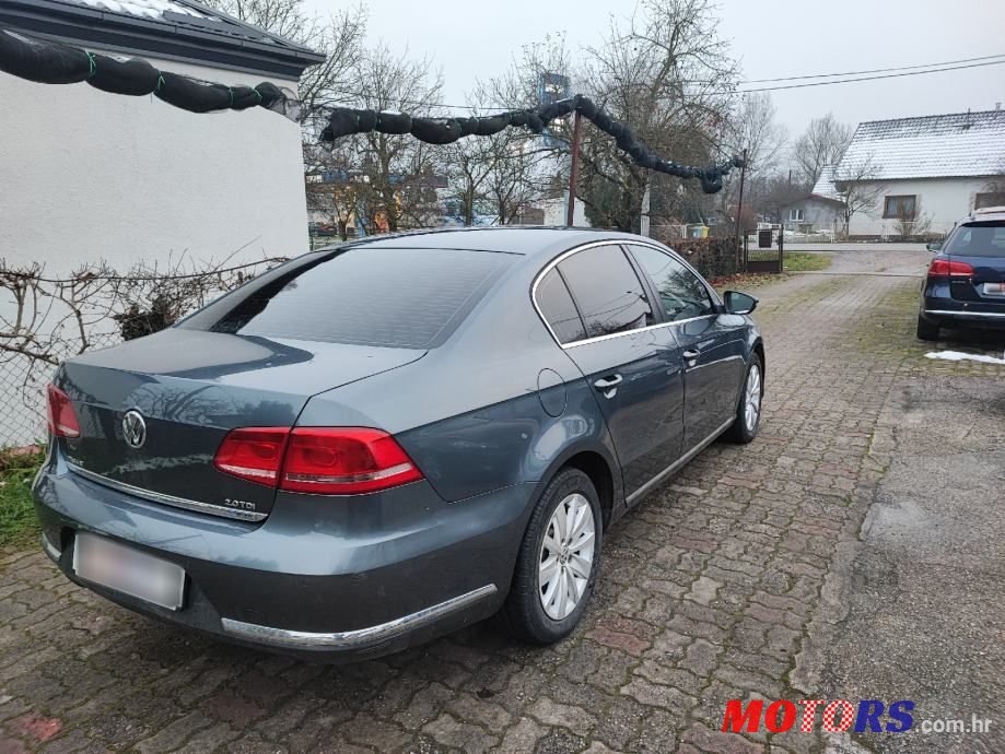 2011' Volkswagen Passat photo #3