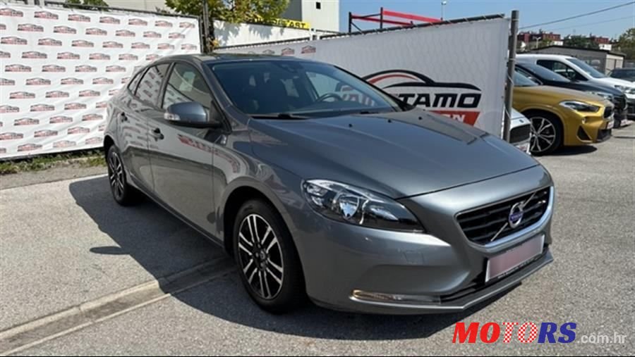 2015' Volvo V40 D3 photo #3