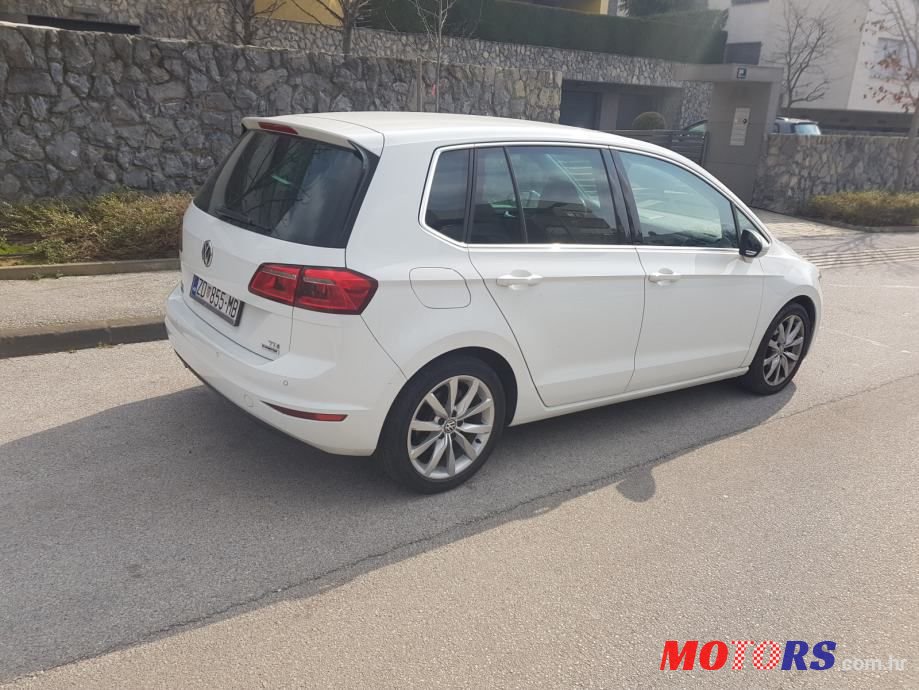 2015' Volkswagen Golf Sportsvan photo #5