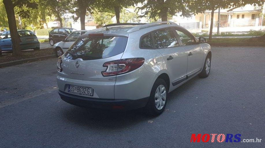 2013' Renault Megane Grandtour photo #2
