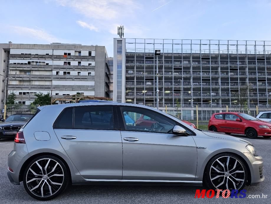 2016' Volkswagen Golf VII 2,0 Bmt photo #6