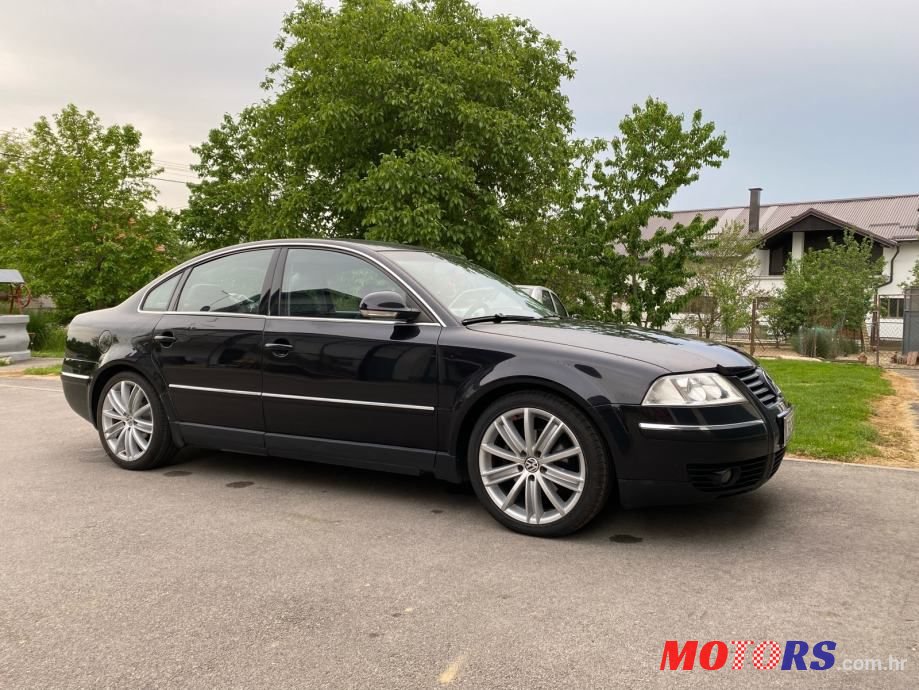 2004' Volkswagen Passat photo #2