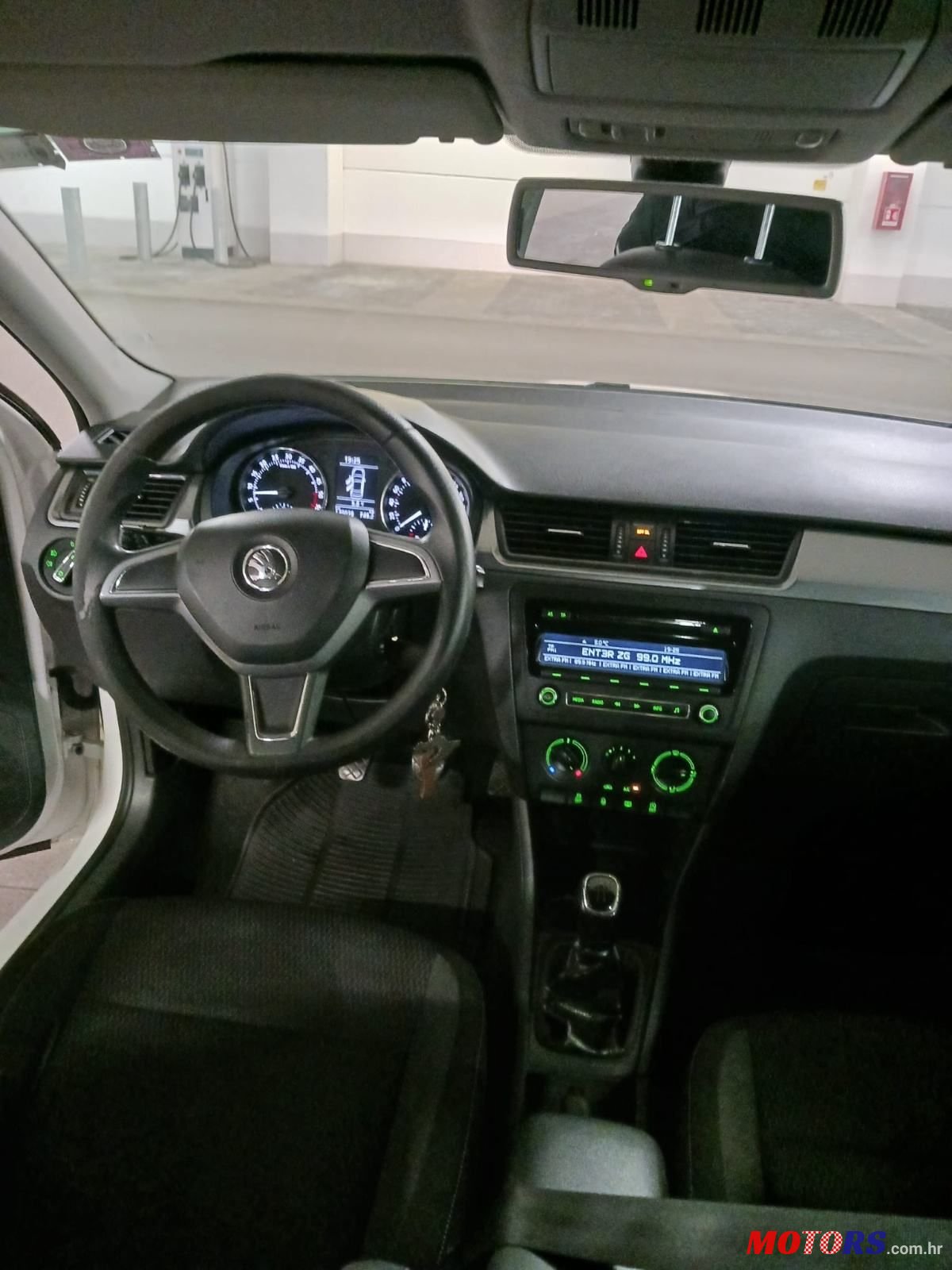 2015' Skoda Rapid 1,6 Tdi photo #5