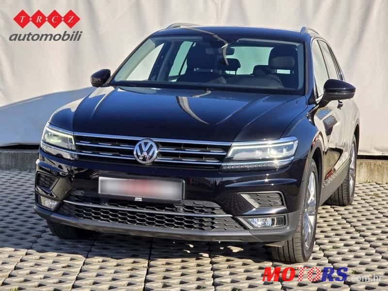 2019' Volkswagen Tiguan photo #2
