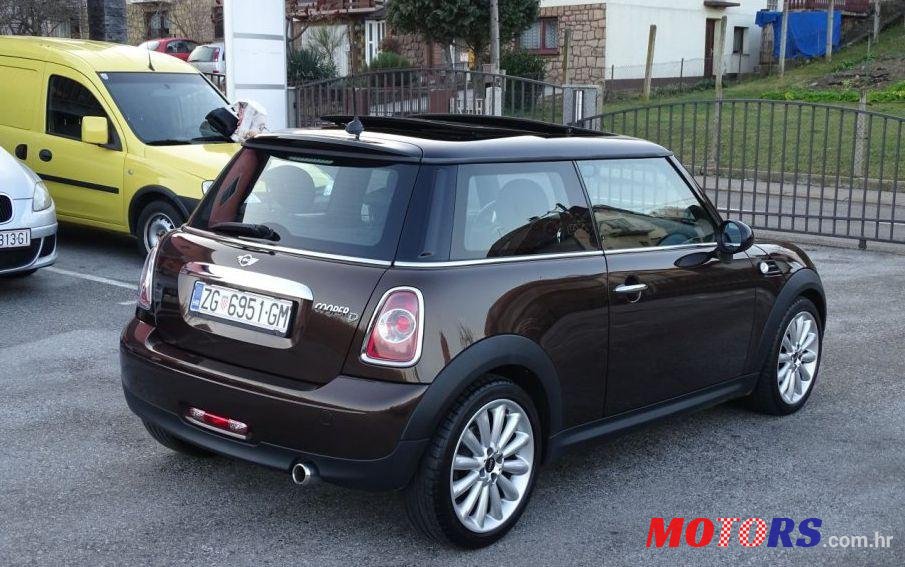 2011' MINI Cooper Cooper D photo #1