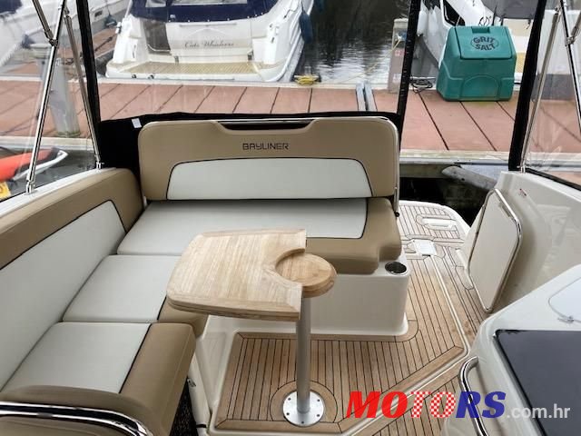 2016' Bayliner 842 CU photo #4