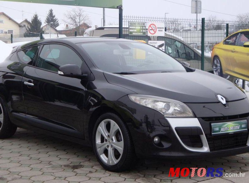 2009' Renault Megane Coupe photo #1