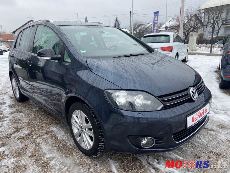 2011' Volkswagen Golf Plus photo #2