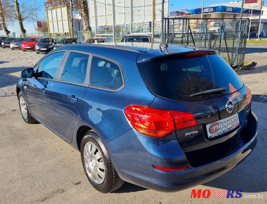 2011' Opel Astra Karavan photo #4