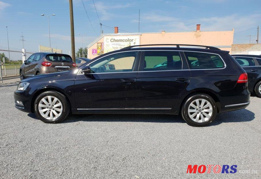 2011' Volkswagen Passat Variant photo #1
