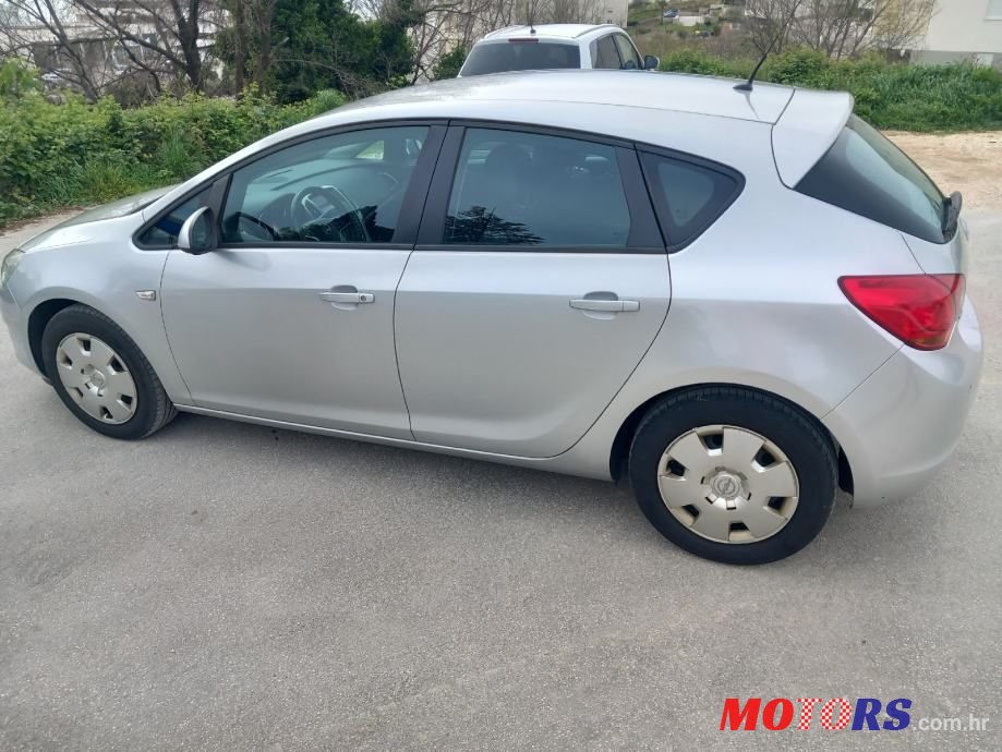 2012' Opel Astra 1,7 Cdti photo #2