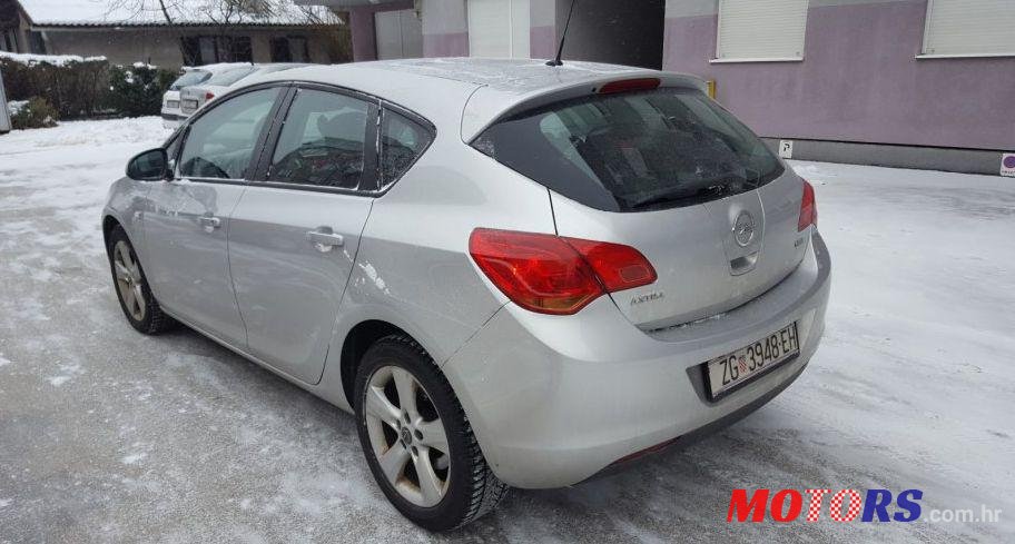 2010' Opel Astra 1,7 Cdti photo #1