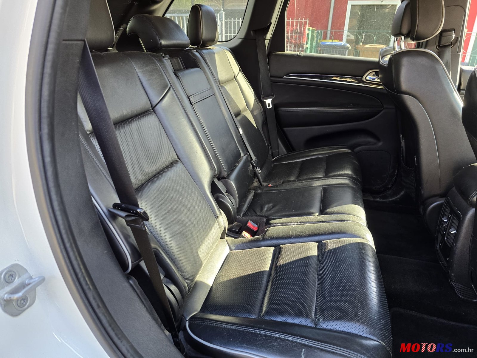 2011' Jeep Grand Cherokee OverLand photo #6